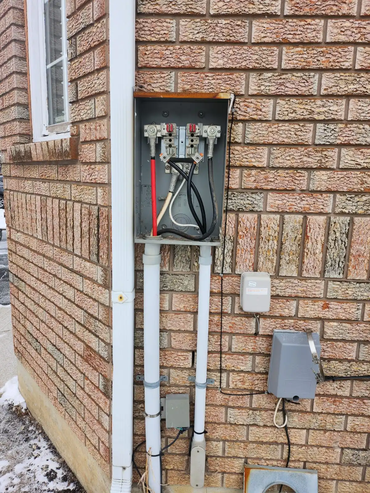 Hexagon Electrical Professionals at Work